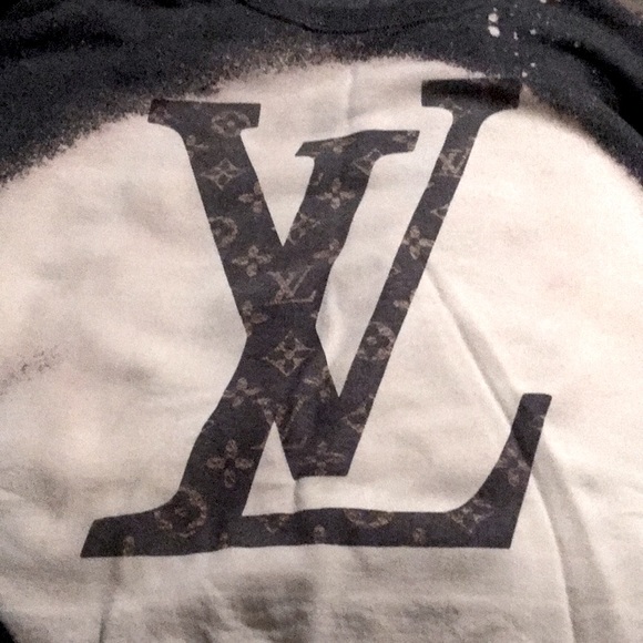 Pullover l V W/ logo designs on sleeves & Front of Sweatshirt 1 out of 125 LEFT - Picture 12 of 17